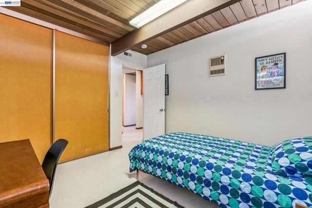 8077 Shay Dr, Oakland, CA 94605