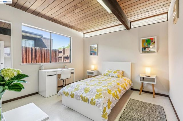 8077 Shay Dr, Oakland, CA 94605