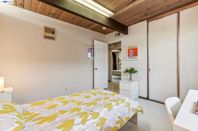 8077 Shay Dr, Oakland, CA 94605