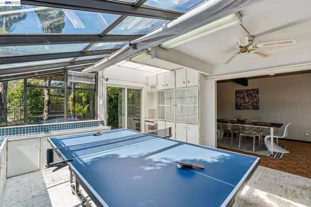 8077 Shay Dr, Oakland, CA 94605