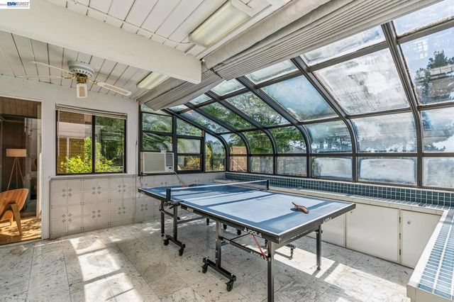 8077 Shay Dr, Oakland, CA 94605