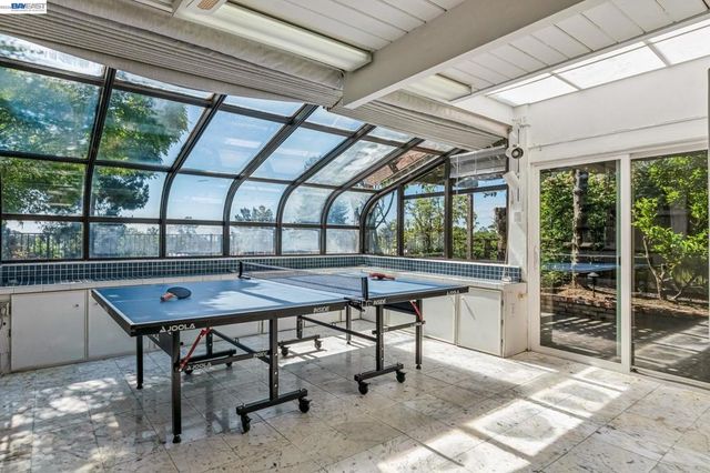 8077 Shay Dr, Oakland, CA 94605