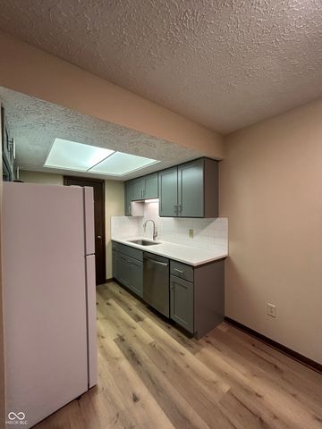 8542 La Corrida Court 46A, Indianapolis, IN 46227