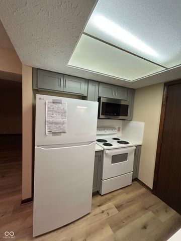 8542 La Corrida Court 46A, Indianapolis, IN 46227