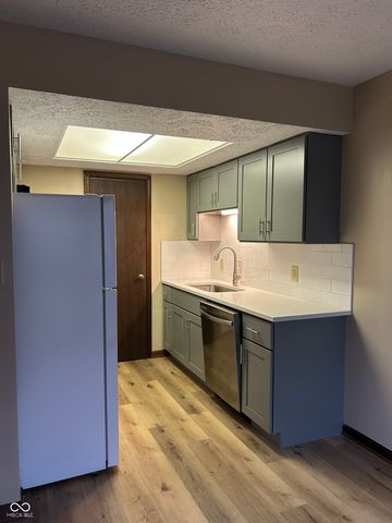 8542 La Corrida Court 46A, Indianapolis, IN 46227