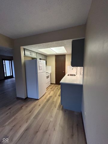 8542 La Corrida Court 46A, Indianapolis, IN 46227