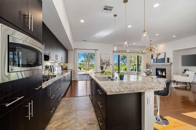 730 Equinox Way, Palm Springs, CA 92262