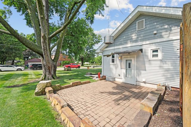 7119 Maryland Drive, Urbandale, IA 50322
