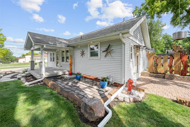 7119 Maryland Drive, Urbandale, IA 50322