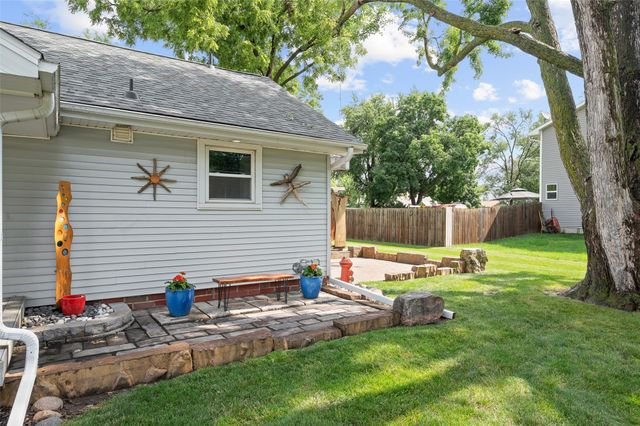 7119 Maryland Drive, Urbandale, IA 50322