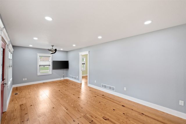 7119 Maryland Drive, Urbandale, IA 50322