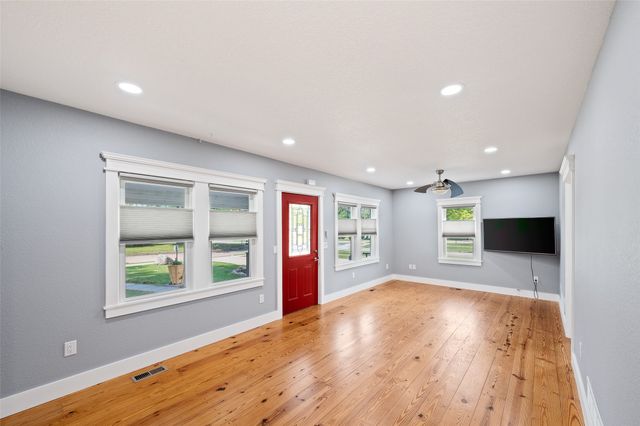 7119 Maryland Drive, Urbandale, IA 50322