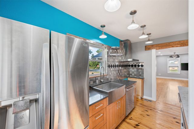 7119 Maryland Drive, Urbandale, IA 50322