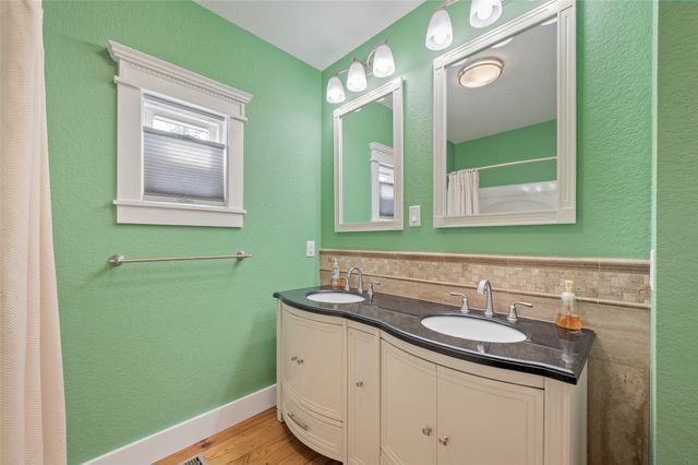 7119 Maryland Drive, Urbandale, IA 50322