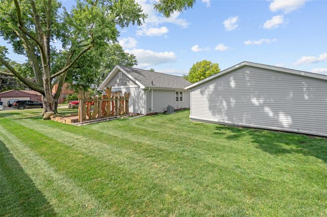 7119 Maryland Drive, Urbandale, IA 50322