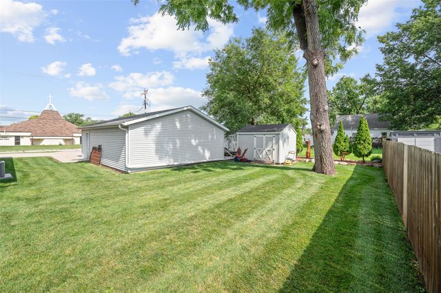 7119 Maryland Drive, Urbandale, IA 50322