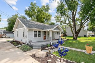 7119 Maryland Drive, Urbandale, IA 50322