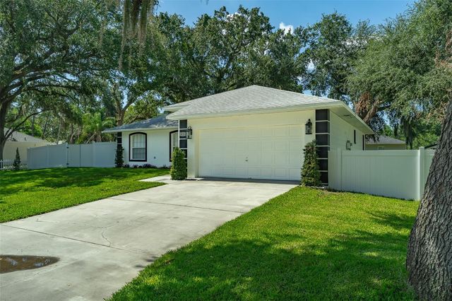 930 HICKS ROAD, Lakeland, FL 33813