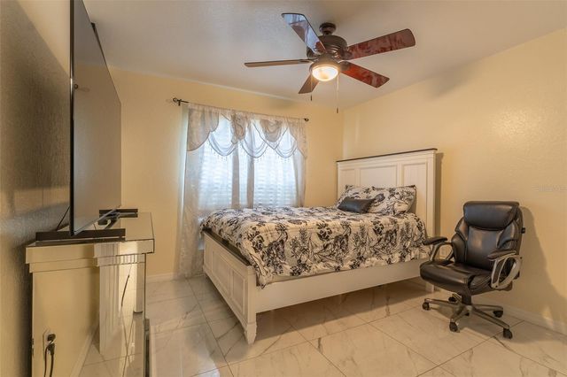 930 HICKS ROAD, Lakeland, FL 33813