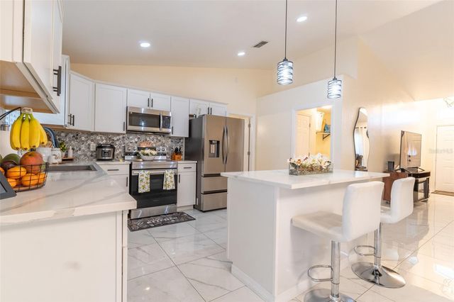 930 HICKS ROAD, Lakeland, FL 33813
