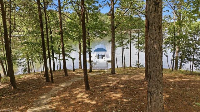 191 Porters Glen, New London, NC 28127