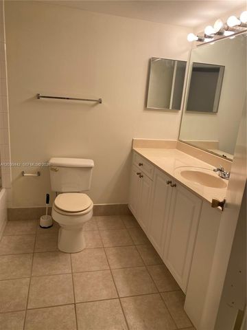 300 N Crestwood Ct N 310, Royal Palm Beach, FL 33411