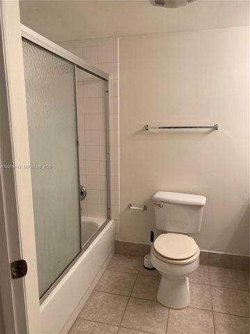 300 N Crestwood Ct N 310, Royal Palm Beach, FL 33411