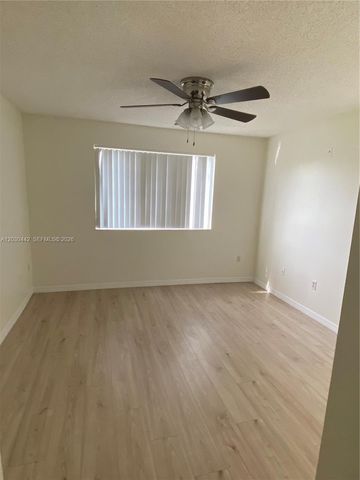 300 N Crestwood Ct N 310, Royal Palm Beach, FL 33411