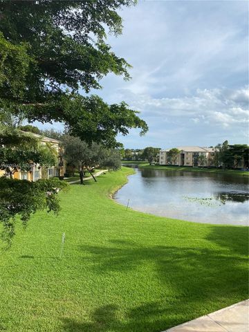 300 N Crestwood Ct N 310, Royal Palm Beach, FL 33411
