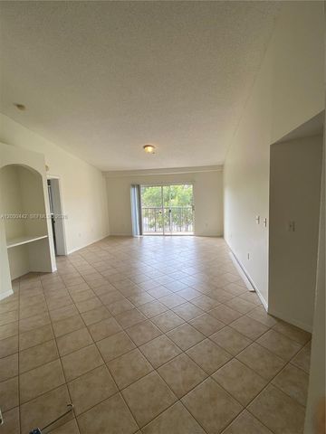 300 N Crestwood Ct N 310, Royal Palm Beach, FL 33411
