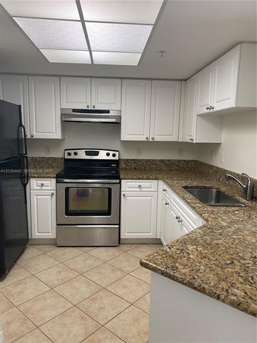300 N Crestwood Ct N 310, Royal Palm Beach, FL 33411