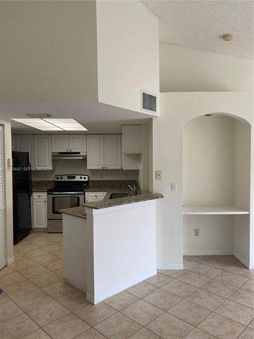 300 N Crestwood Ct N 310, Royal Palm Beach, FL 33411