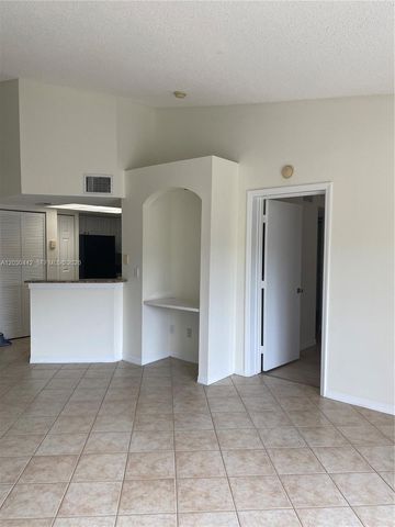300 N Crestwood Ct N 310, Royal Palm Beach, FL 33411