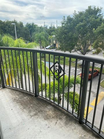 300 N Crestwood Ct N 310, Royal Palm Beach, FL 33411