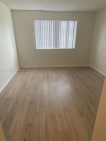 300 N Crestwood Ct N 310, Royal Palm Beach, FL 33411