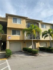 300 N Crestwood Ct N 310, Royal Palm Beach, FL 33411