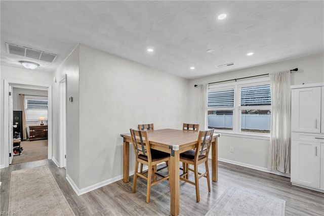 2104 Hollins CT, Chesapeake, VA 23320