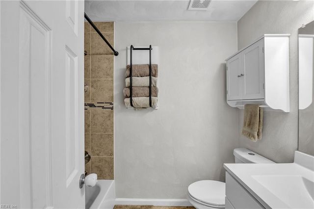 2104 Hollins CT, Chesapeake, VA 23320