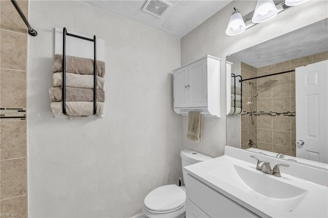 2104 Hollins CT, Chesapeake, VA 23320