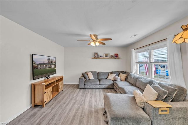 2104 Hollins CT, Chesapeake, VA 23320