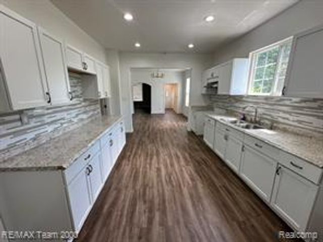 3075 23rd Street, Detroit, MI 48216
