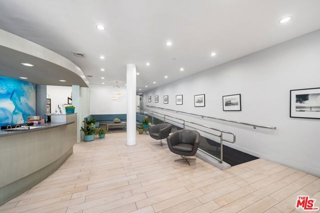 2960 Neilson Way 203, Santa Monica, CA 90405