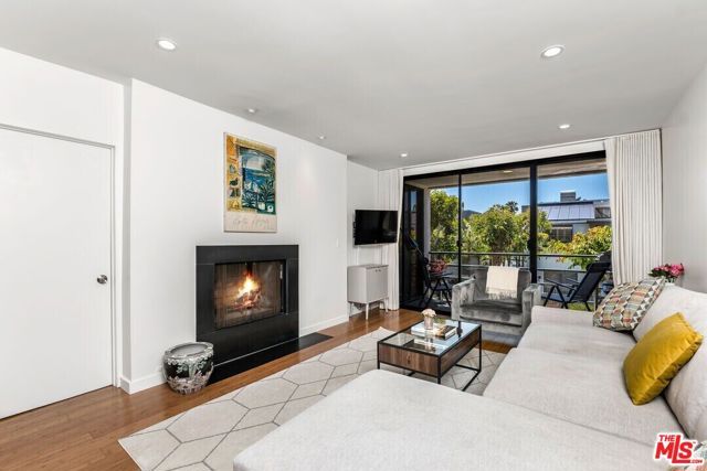 2960 Neilson Way 203, Santa Monica, CA 90405