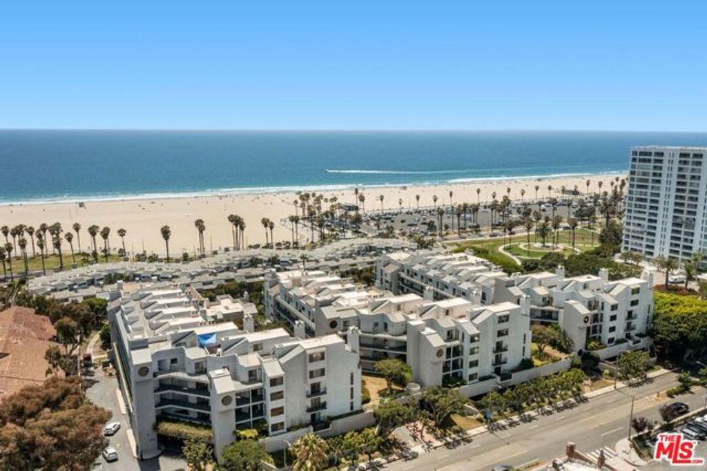 2960 Neilson Way 203, Santa Monica, CA 90405