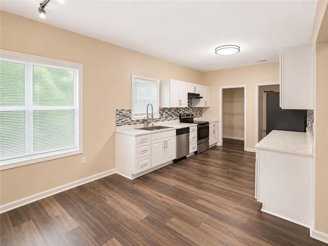 2315 Lake Royale Drive, Riverdale, GA 30296
