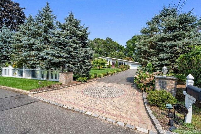 11 Laurie Place, Glen Cove, NY 11542