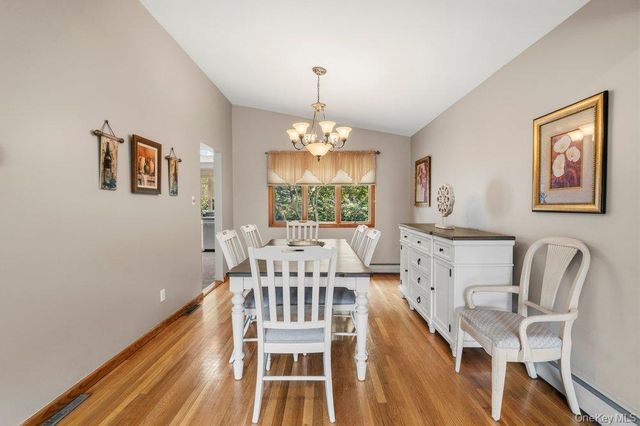 11 Laurie Place, Glen Cove, NY 11542