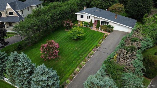 11 Laurie Place, Glen Cove, NY 11542