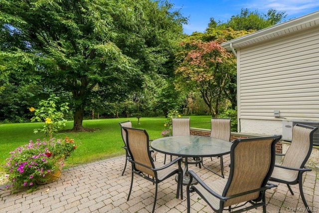11 Laurie Place, Glen Cove, NY 11542