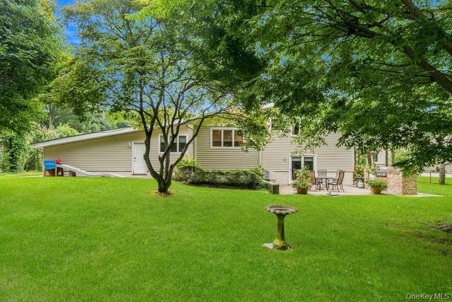 11 Laurie Place, Glen Cove, NY 11542